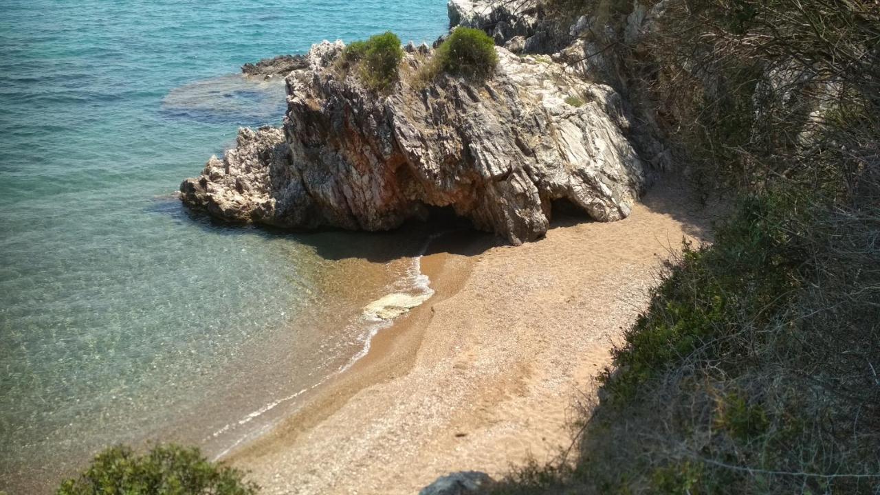 Aiolos Kalamaki  Bagian luar foto